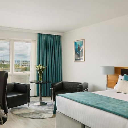 Langstone Quays Resort, Portsmouth Havant Bagian luar foto