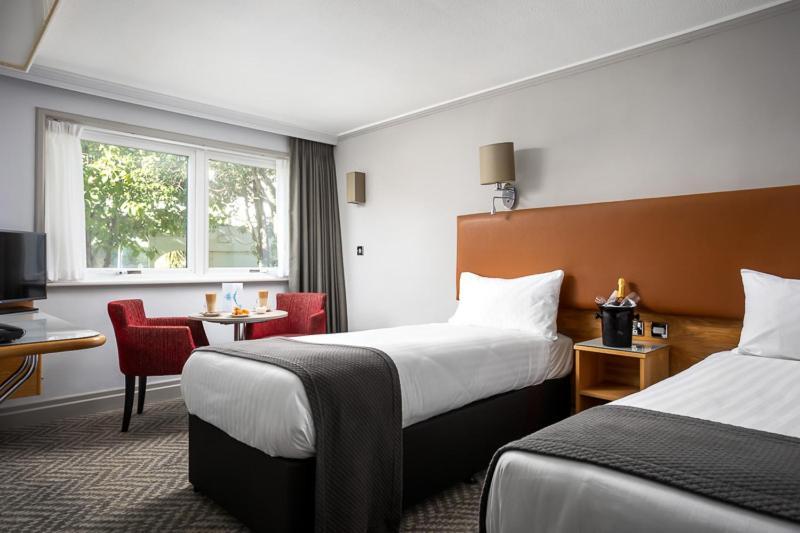Langstone Quays Resort, Portsmouth Havant Bagian luar foto