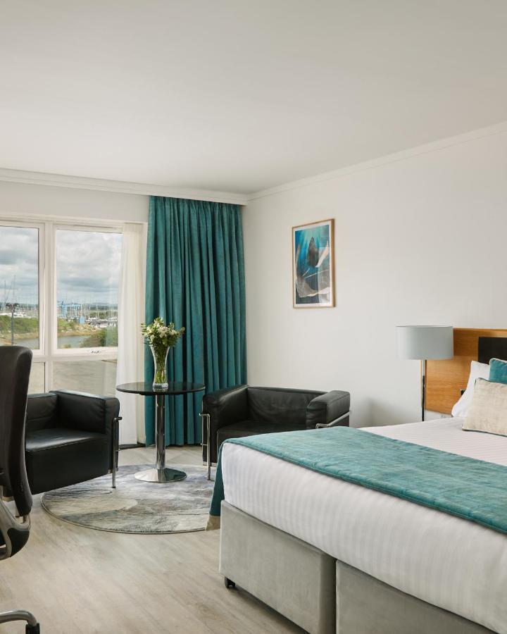 Langstone Quays Resort, Portsmouth Havant Bagian luar foto