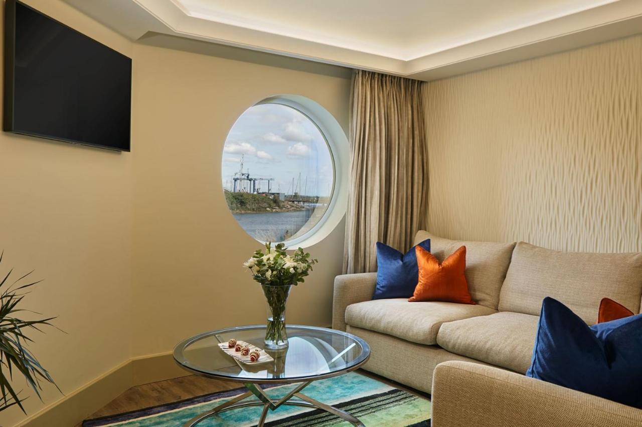 Langstone Quays Resort, Portsmouth Havant Bagian luar foto