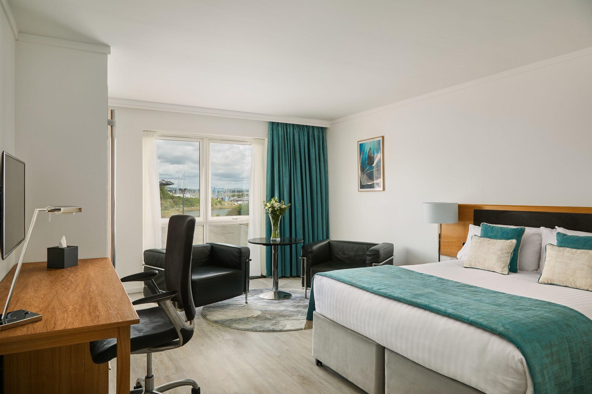 Langstone Quays Resort, Portsmouth Havant Bagian luar foto