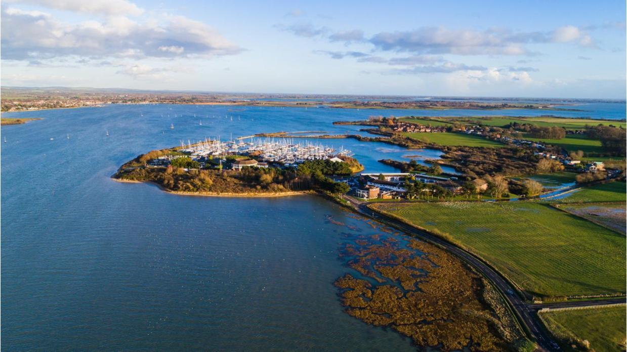 Langstone Quays Resort, Portsmouth Havant Bagian luar foto