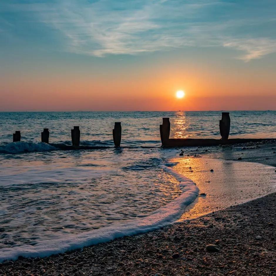 Langstone Quays Resort, Portsmouth Havant Bagian luar foto