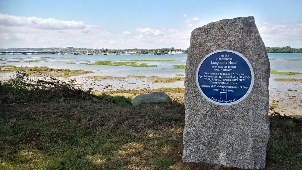 Langstone Quays Resort, Portsmouth Havant Bagian luar foto
