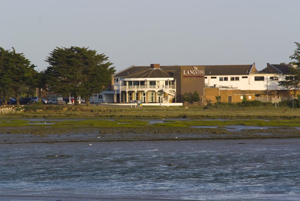 Langstone Quays Resort, Portsmouth Havant Bagian luar foto