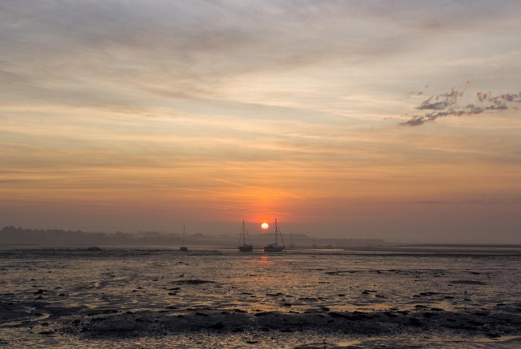 Langstone Quays Resort, Portsmouth Havant Bagian luar foto