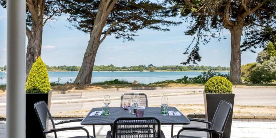 Langstone Quays Resort, Portsmouth Havant Bagian luar foto